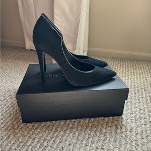 Kendall + Kylie | Suede Abi Heel | 9 M | Black